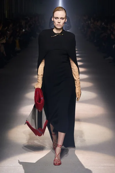 Look 30